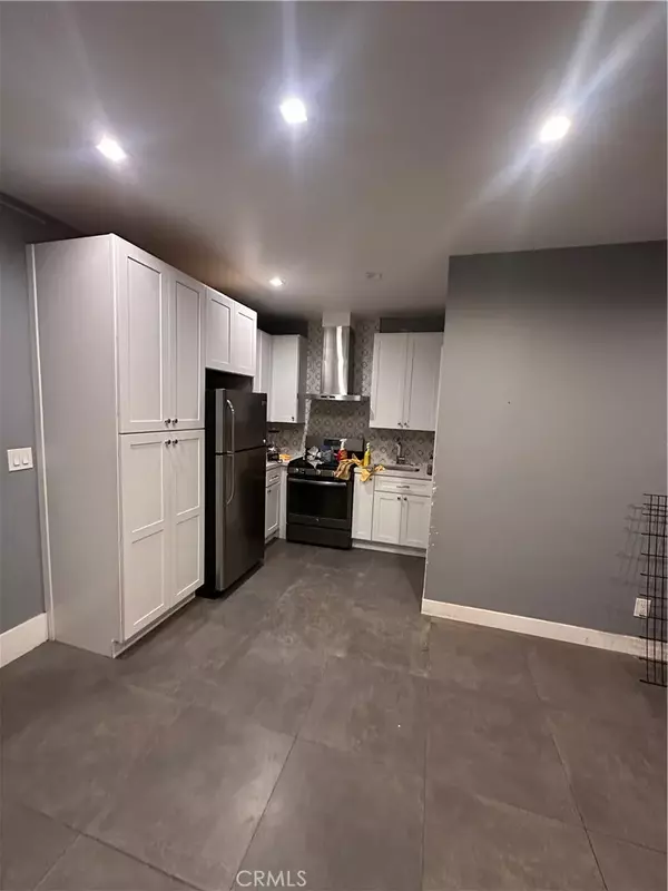 Arleta, CA 91331,8963 Mercedes