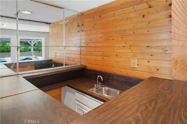 Valencia, CA 91355,25451 Via Macarena