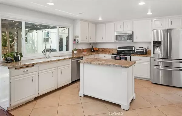 Valencia, CA 91355,25451 Via Macarena