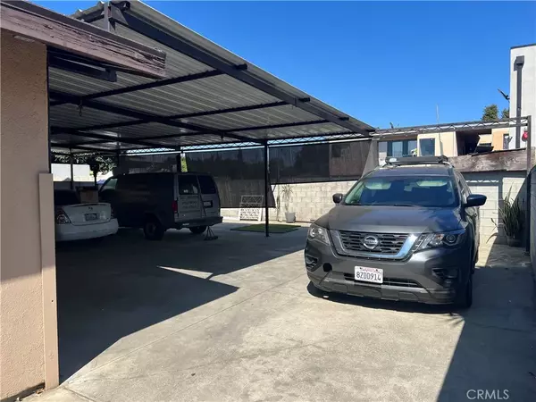 Los Angeles, CA 90044,9122 S Hoover Street