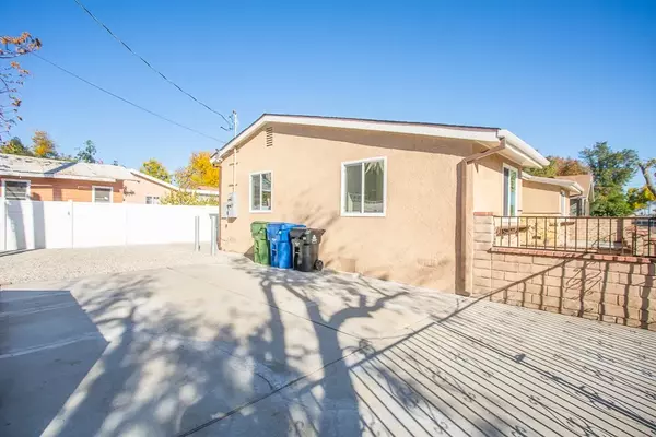 Canoga Park, CA 91303,21511 Bassett Street