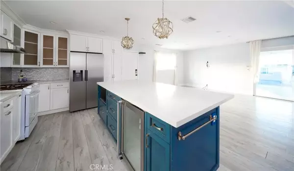 Woodland Hills, CA 91303,22149 Victory Boulevard