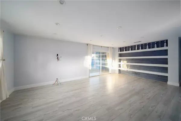 Woodland Hills, CA 91303,22149 Victory Boulevard