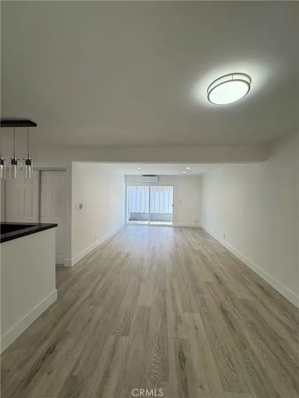 18620 Hatteras Street #169, Tarzana, CA 91356
