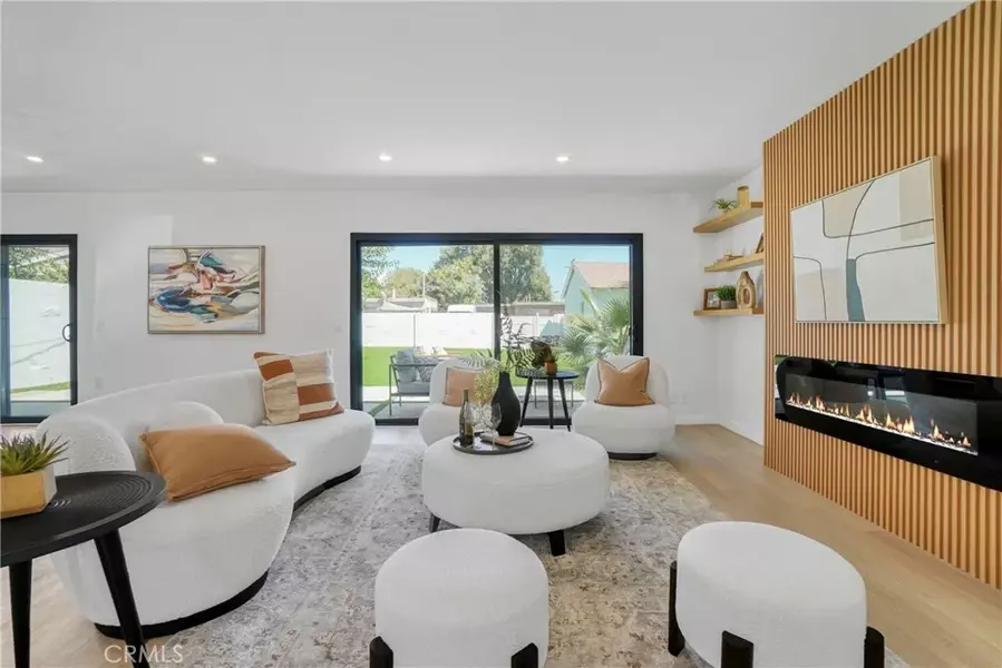 8400 Chimineas Avenue, Northridge, CA 91325