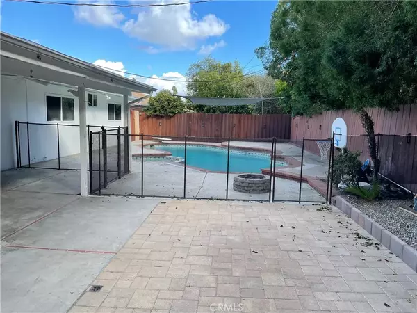 Woodland Hills, CA 91367,23832 Calvert Street