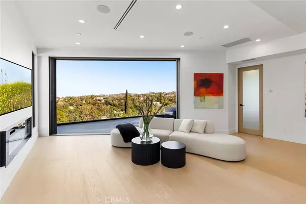 Woodland Hills, CA 91364,5130 Medina Road