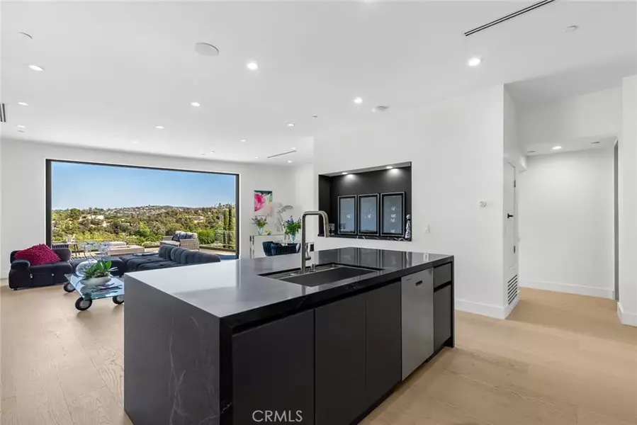 5134 Medina Road, Woodland Hills, CA 91364