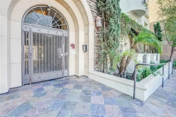 Sherman Oaks, CA 91411,15206 Burbank Boulevard #118