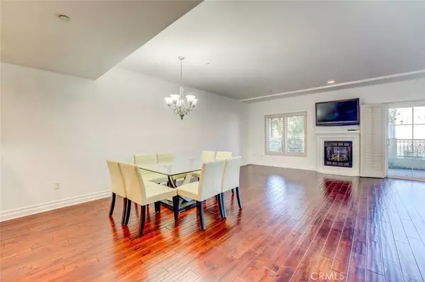 Sherman Oaks, CA 91411,15206 Burbank Boulevard #118