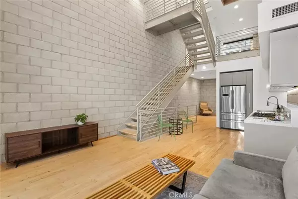 Universal City, CA 90068,3450 Cahuenga Boulevard #402