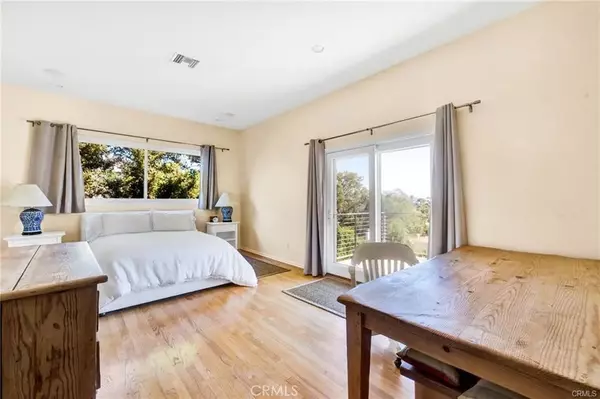 Los Angeles, CA 91364,5084 Campo Road