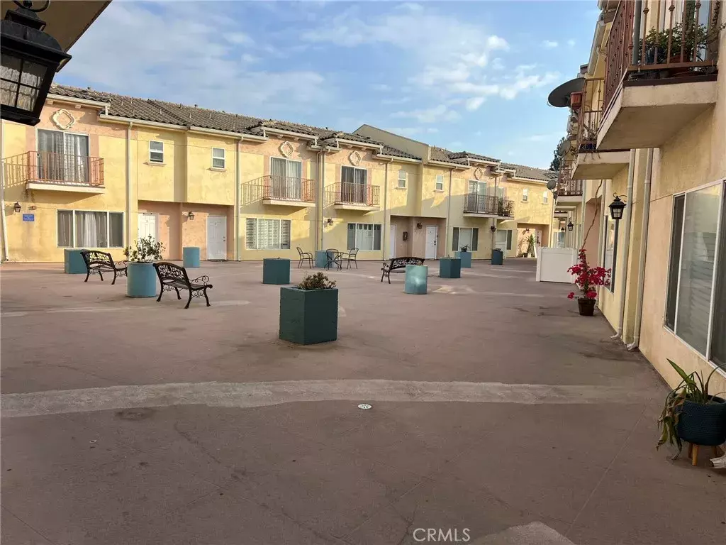 Pacoima, CA 91331,12375 Osborne Place #07