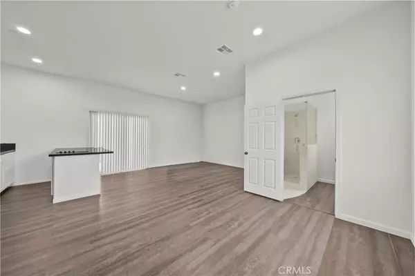 Mission Hills (san Fernando), CA 91345,14673 Chatsworth Street