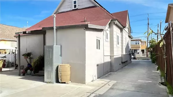 120 E 31st Street #B, Los Angeles, CA 90011