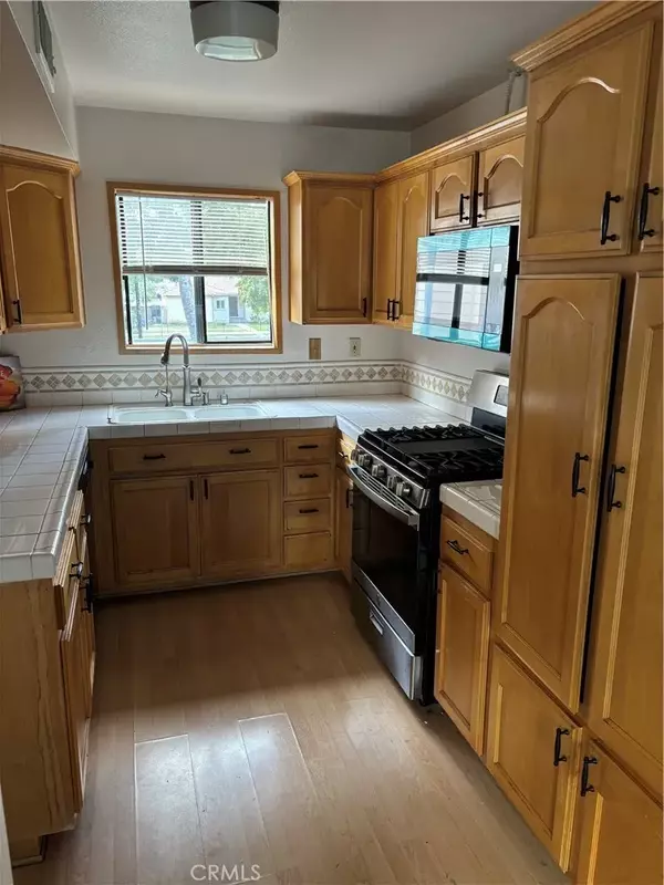 Granada Hills, CA 91344,10720 Woodley Avenue #3