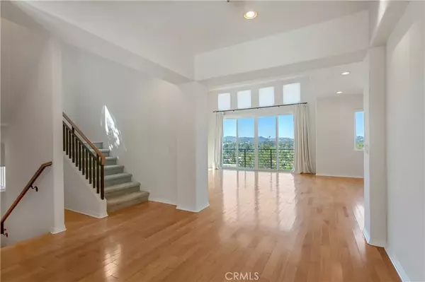 Woodland Hills, CA 91367,5678 Como Circle