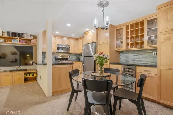 Valencia, CA 91355,23933 Del Monte Drive #19