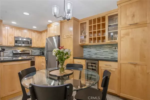 Valencia, CA 91355,23933 Del Monte Drive #19