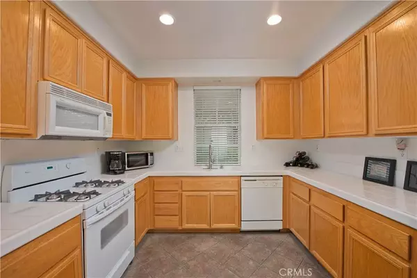 Valencia, CA 91354,28248 Canterbury Court