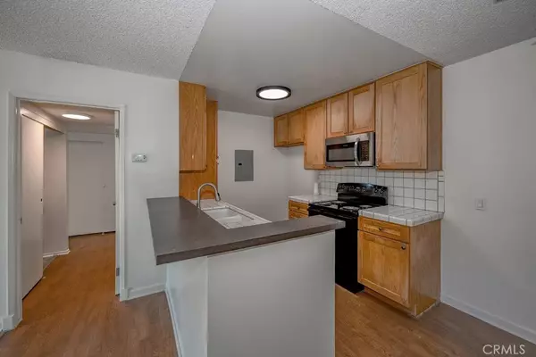 Valencia, CA 91355,23515 Lyons Avenue #201