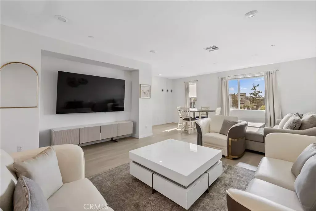 Valencia, CA 91381,27579 Sanctuary Ct.