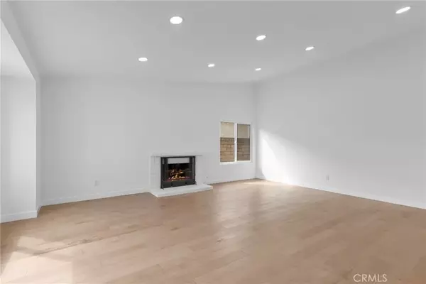 Mission Hills (san Fernando), CA 91345,15029 Harvest
