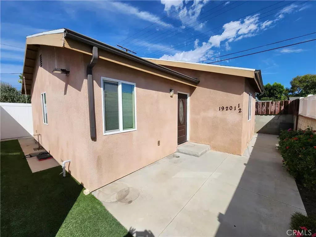 Tarzana, CA 91335,19201 Friar St #1/2