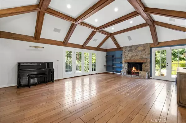 Woodland Hills, CA 91364,5200 Collier Place