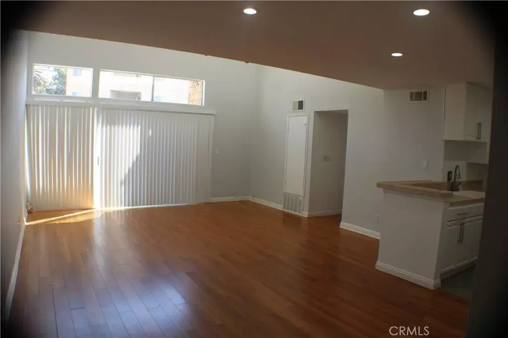 Tarzana, CA 91356,5700 Etiwanda Avenue #216