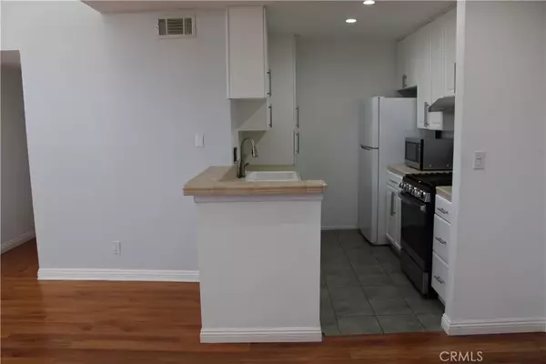 Tarzana, CA 91356,5700 Etiwanda Avenue #216