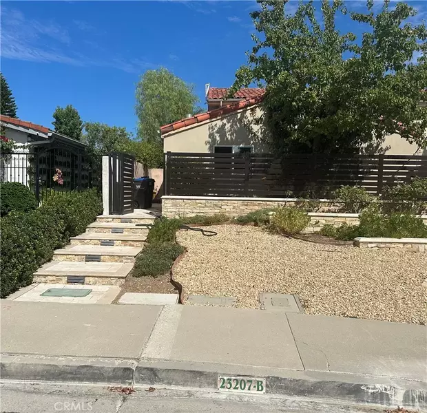 23207 Park Esperanza #B, Calabasas, CA 91302