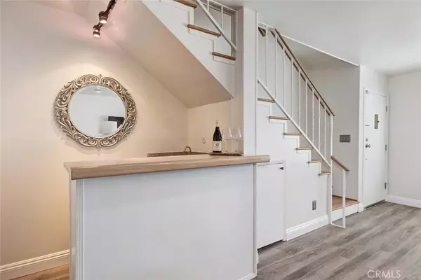 Sherman Oaks, CA 91423,14332 Dickens #10
