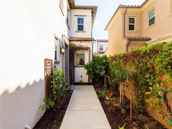 Irvine, CA 92618,214 Gaspar