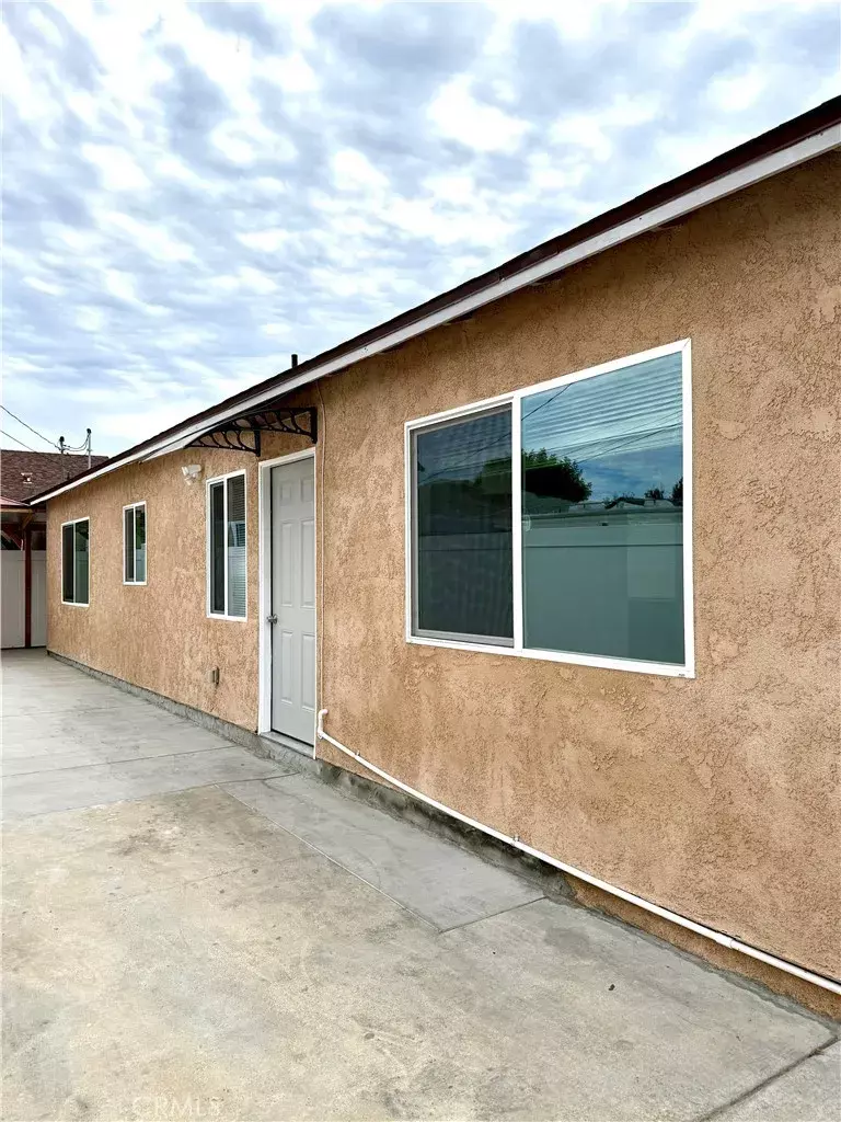 Reseda, CA 91335,6515 White Oaks