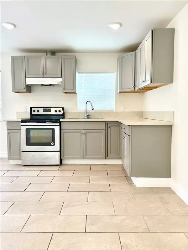 Reseda, CA 91335,6515 White Oaks