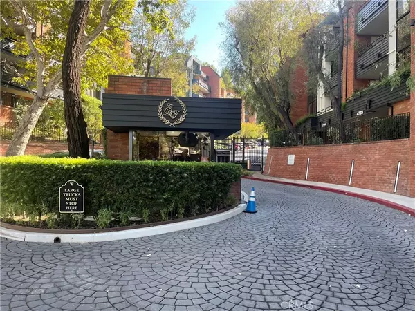 4720 Park Encino Ln #220, Encino, CA 91436