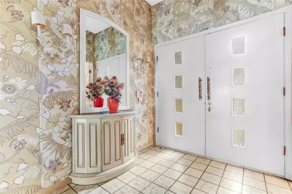 Tarzana, CA 91356,4817 Hermano Drive