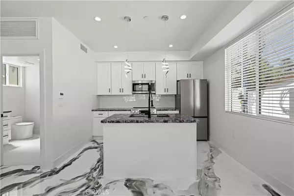 Van Nuys, CA 91405,15211 Cohasset