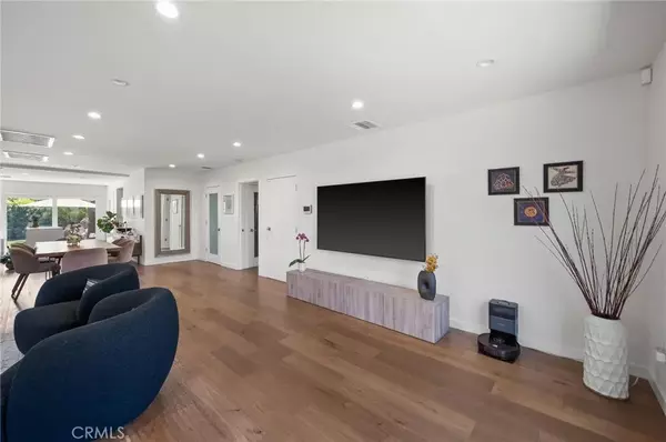 Encino, CA 91316,17642 Calvert Street