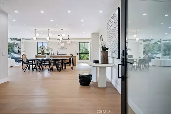 Woodland Hills, CA 91364,22268 Avenue San Luis