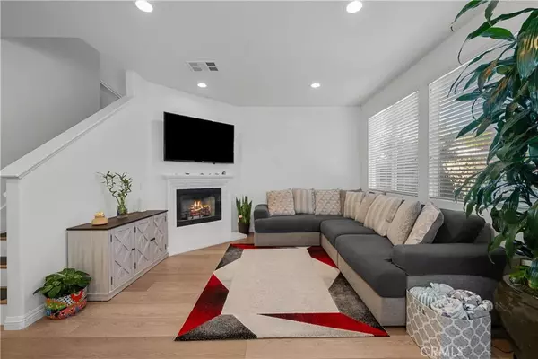 Saugus, CA 91350,19415 Opal