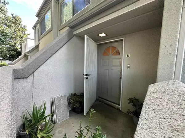 Northridge, CA 91324,18512 Mayall