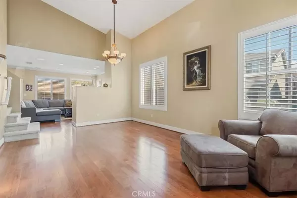 Saugus, CA 91350,21553 Oak Drive