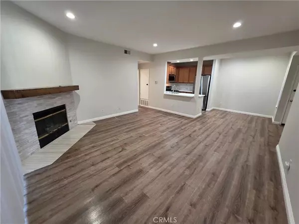 Valencia, CA 91355,23615 Del Monte #345