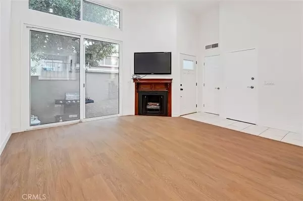 Chatsworth, CA 91311,21901 Lassen Street #121