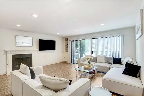 Tarzana, CA 91356,18324 Clark #119