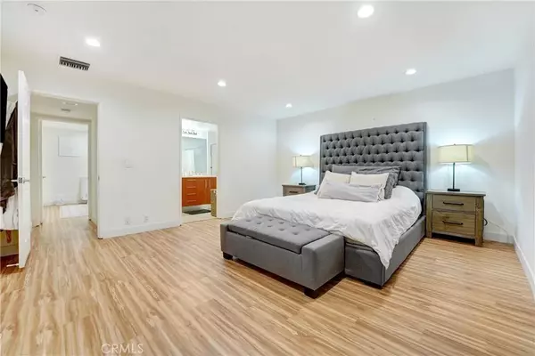 Tarzana, CA 91356,18324 Clark #119