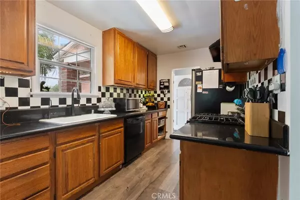 Reseda, CA 91335,19122 Vanowen St