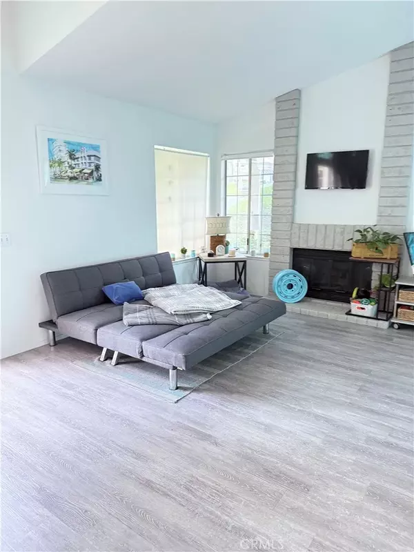 Oak Park, CA 91377,950 Quarterhorse